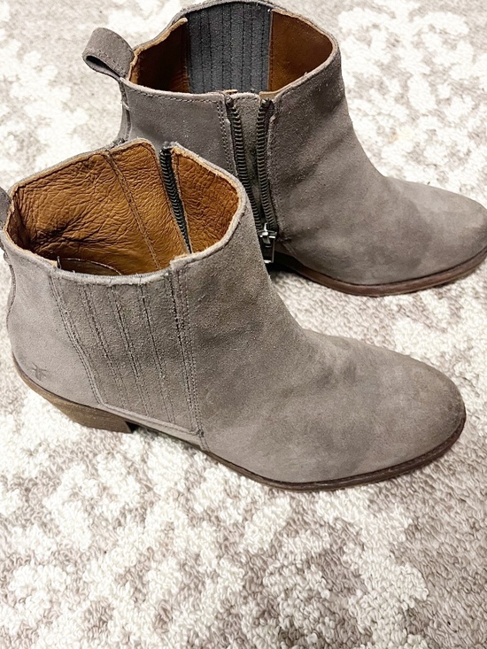 Frye Alton Chelsea Grey Suede Bootie Boot, Women’s size 7, stacked heel - Picture 4 of 10